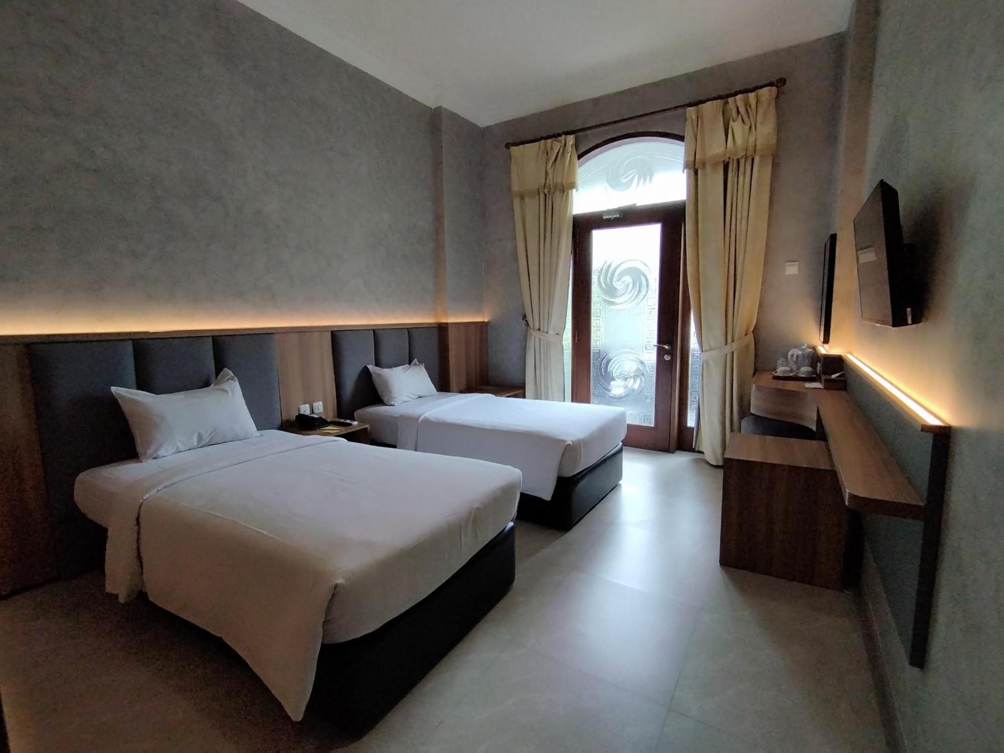 The Grand Palace Hotel Malang Ngoại thất bức ảnh